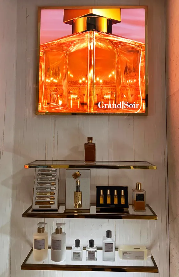 Agence AKPS fabrication PLV agencement retail